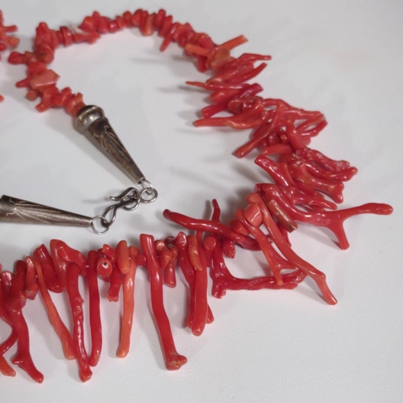 Vintage Red Coral Necklace - Picture 3 of 4